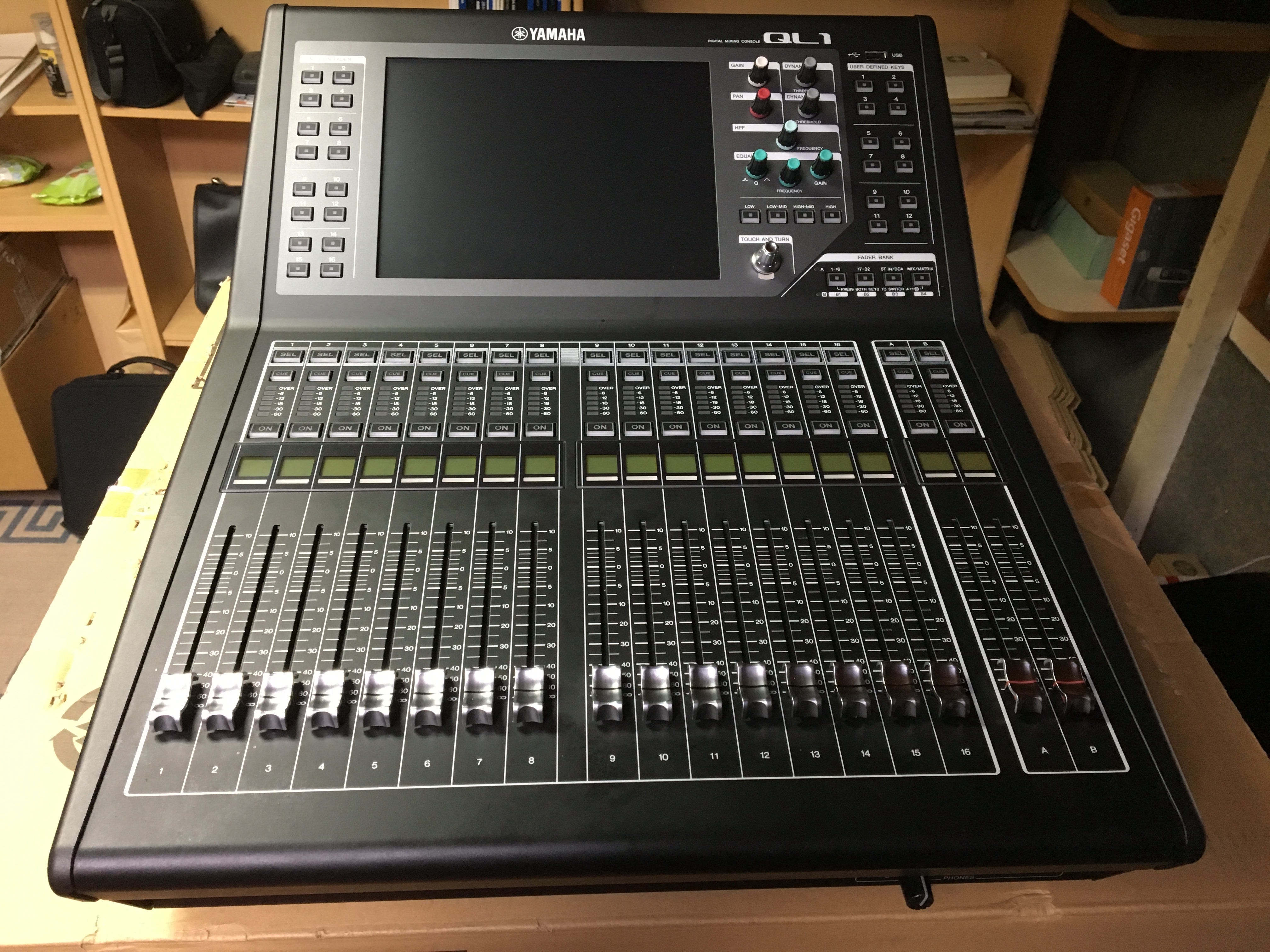 DJ Equipment Yamaha QL1 Digital Mixer