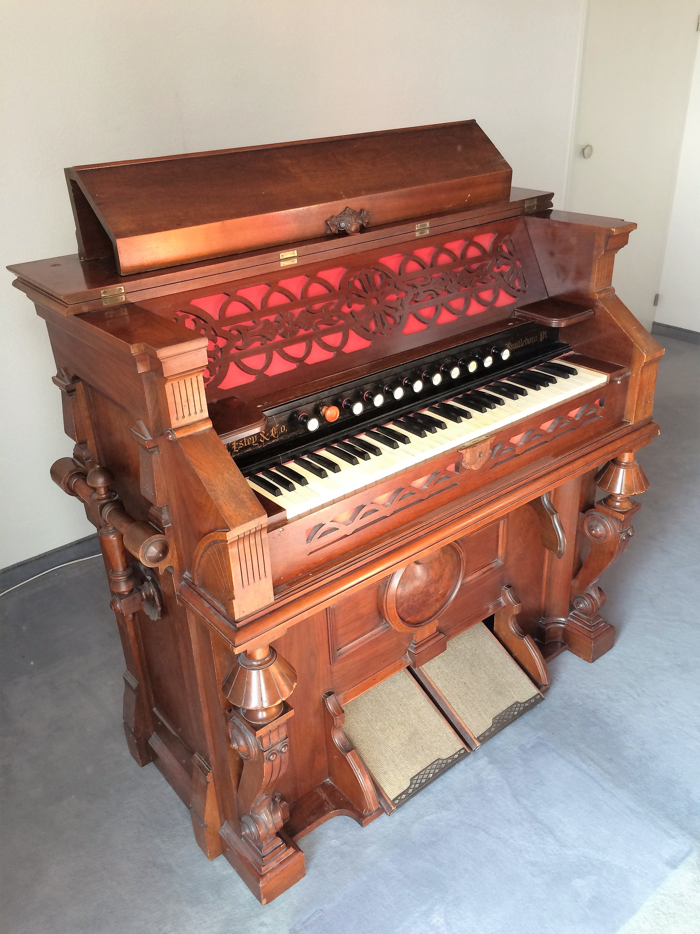 Orgel Amerikanisches Harmonium der Firma Estey Organ Co.