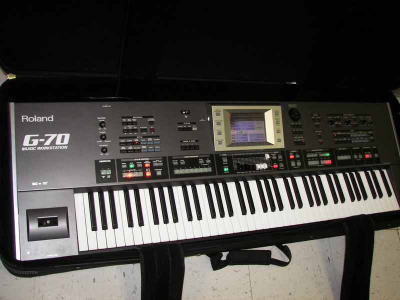 Keyboard Roland G70 keyboard, music workstation with case
