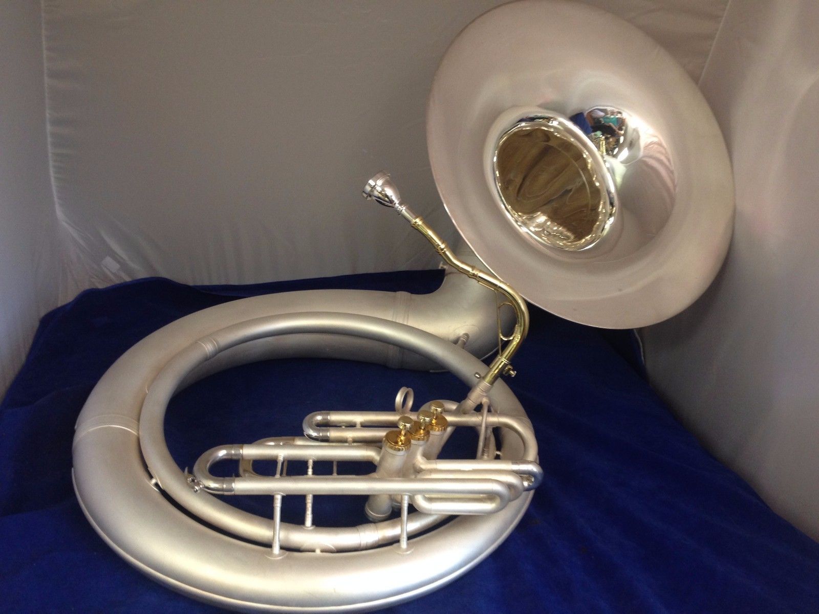 CONN 20K short action BBb satin silver sousaphone · Saxophonnoten