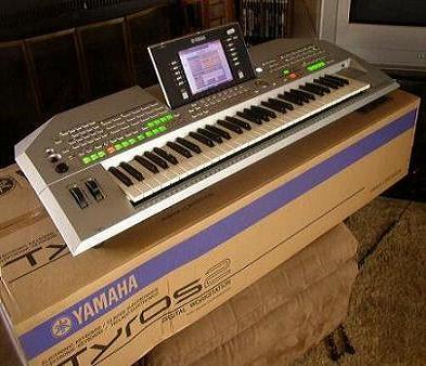 Yamaha Tyros 2 Piano Keyboard Sinth