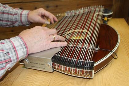 Zither Spielhilfe - Handauflage für Zither leicht zu montieren ohne Beschädigung