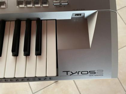 Keyboard  Yamaha Tyros 2