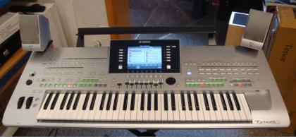 Yamaha Tyros 3 Keyboard