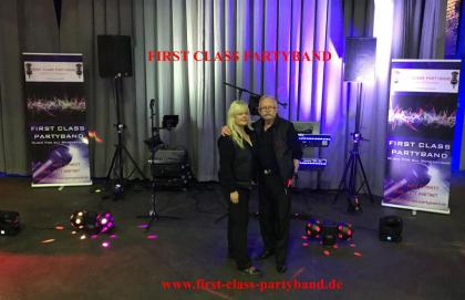 WEIHNACHTSFEIER mit Top LIVE-MUSIK von der two4all-partyband