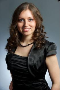 DIPLOMPIANISTIN SUCHT KLASSISCHE ENSAMBLES, ENGAGIERTE MUSIKER