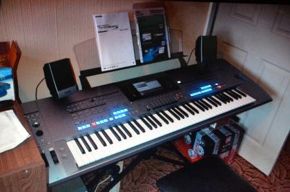 Yamaha Tyros 5 mit 76 Tasten