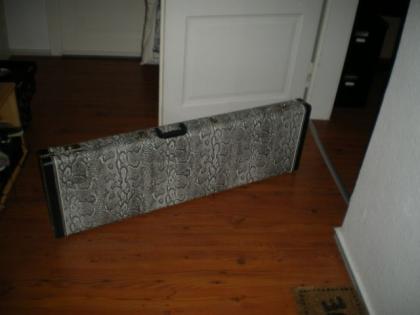 Verkaufe wunderschönen Basskoffer( BASS CASE) Schlangenlederoptik