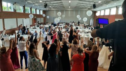Italienische deutsch Internationale DJ. und live musik buchen.