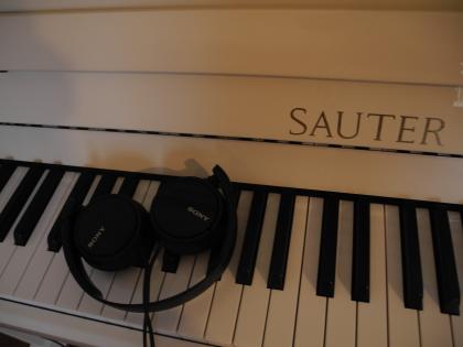 Klavier Sauter, weiss poliert