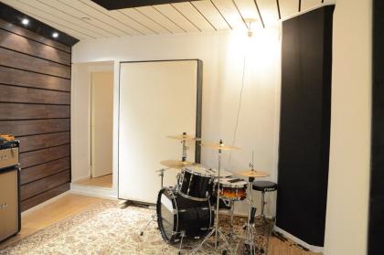 Tonstudio zur Mitbenutzung in Berlin-Schöneberg (Regie & Aufnahmeraum, inkl. Küche & Bad)