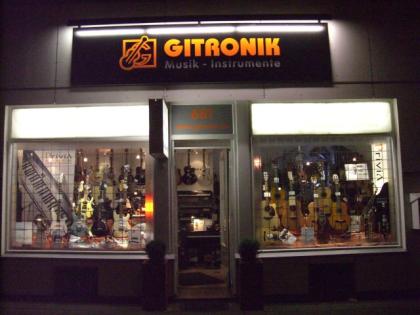 E-Gitaren, Bässe Amp s und Musikzubehör- jetzt viele Angebote