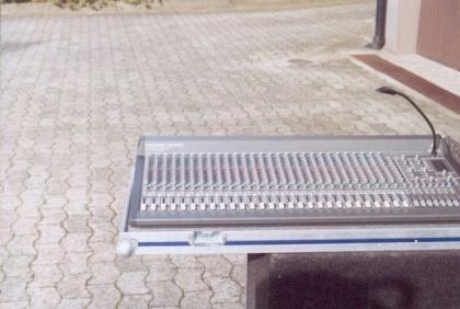 Behringer Mischpult 3282