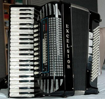 Hochwertiges Professionelles Midi Evolution Akkordeon