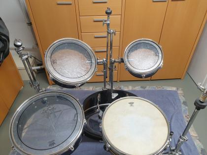 Remo Legero Drumkit mit Hardware und Taschen