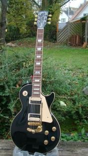 Gibson Les Paul Classic2020 black, mod. Les Trem, Rollensattel