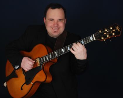 Prof. Gitarrenlehrer gibt Gitarrenunterricht in Spandau