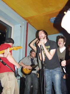 Band Sucht Schlagzeuger (RoboGünther, diestahlmachine)