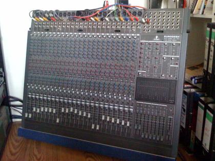 BEHRINGER EURODESK MX-8000