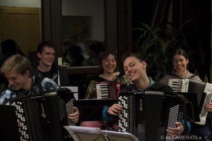Akkordeon, Klavier, Bandoneon Unterricht in Dresden, auch online. Akkamerata e.V