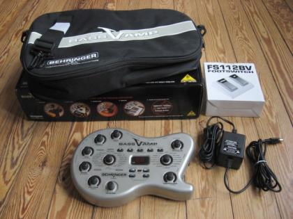 BEHRINGER BASS V-AMP mit OVP