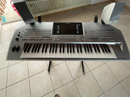 Keyboard  Yamaha Tyros 2