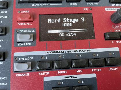Nord Stage 3 88 mit 2 Lautsprecher Clavia Nord Piano Monitor V2 (siehe Bild)