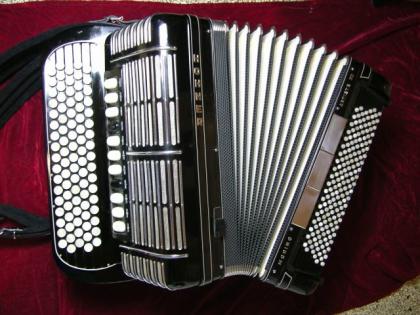 Hohner Morino Artiste XII, 5 Reihen C-Knopfgriff  + 3 Reihen M III