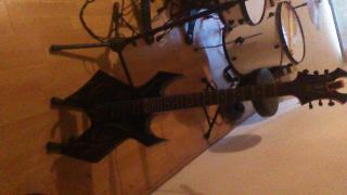 Bc rich kerry king slayer gitarre mit line 6 verstärker