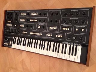 ELKA Synthex Analog Synthesizer mit MIDI 8 stimmig