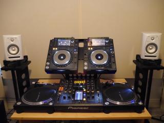 Pioneer CDJ2000 NXS, DJM2000 NXS, PLX1000, KRK Rokit 5 DJ Bundle