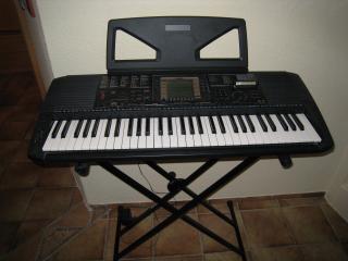 Keyboard: Yamaha PSR-530