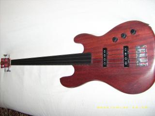 Verkaufe Fretlessbass 4- saiter