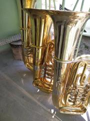 Biete gebrauchte B Tubas