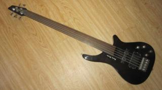Verkaufe 5-String Fretless-Bass, neuwertig