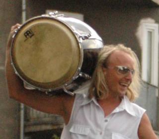 Prof. Percussionunterricht in Düsseldorf!  Die Trommel lernen, …. aber rich