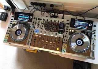 Pioneer Platinum CDJ2020 Nexus + DJM 900 Nexus M
