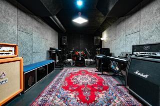 Noisy Rooms – Proberäume /// noisy Rooms – Rehearsal Studios