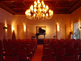Workshops und Vorlesungen von führenden Experten der Klavier.