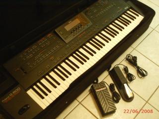 Roland G-800 Keyboard mit vielem Zubehör