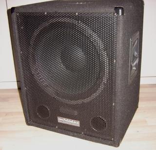 1x PA Aktiv-Stereo Subwoofer 15 Zoll mit je 2x Passivanschluss für Tops