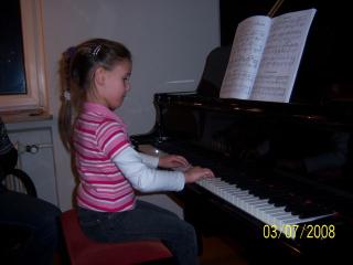 GIORGI ISSAKADZE Klavierlehrer Klavierunterricht Musikunterricht Musikschule