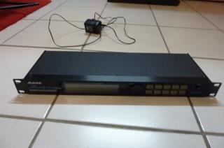 Alesis Midiverb 4  Effektgerät (Hall, Echo, Flanger usw.) 19 Zoll 1HE